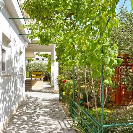 Divna Apartment