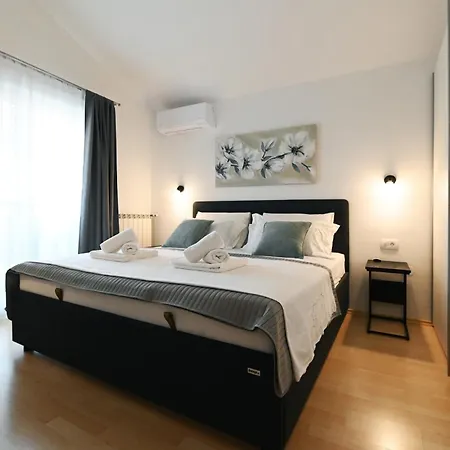 Divna * Betina (Sibenik-Knin)