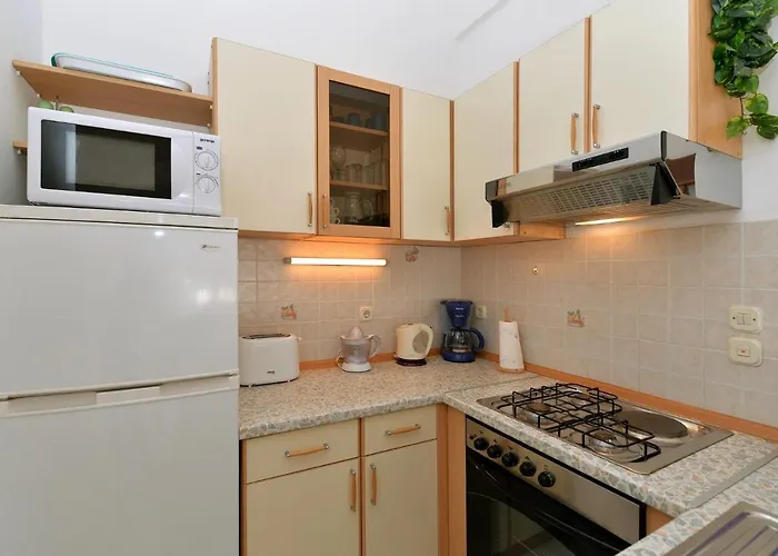 Divna * Betina (Sibenik-Knin)