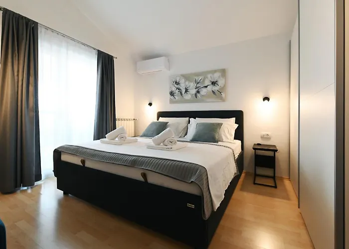 Divna * Betina (Sibenik-Knin)