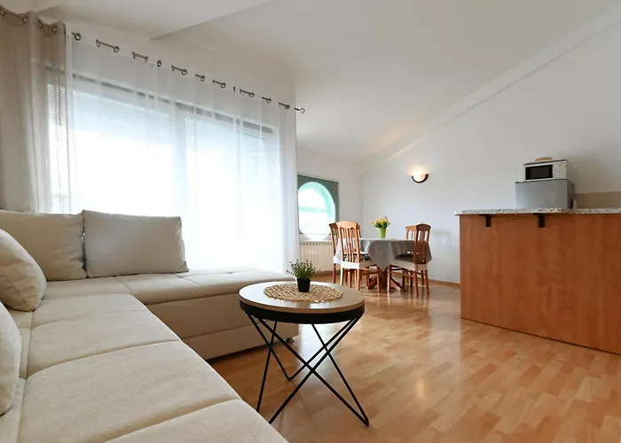 Divna * Betina (Sibenik-Knin)